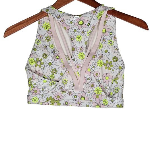 Fabletics Retro Floral Daisy Boost PowerHold High Waisted 6'' Short & Sports Bra - Picture 10 of 16